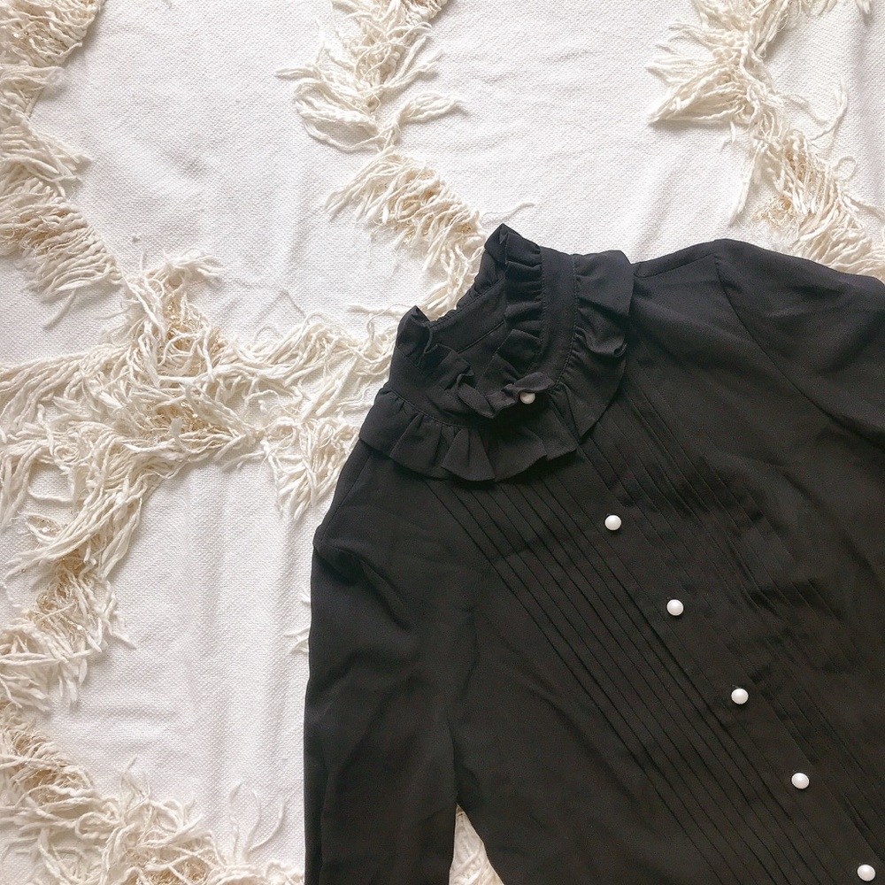 AMASS Vintage Pearl Black Ruffled Dress Shirt 💕💕
